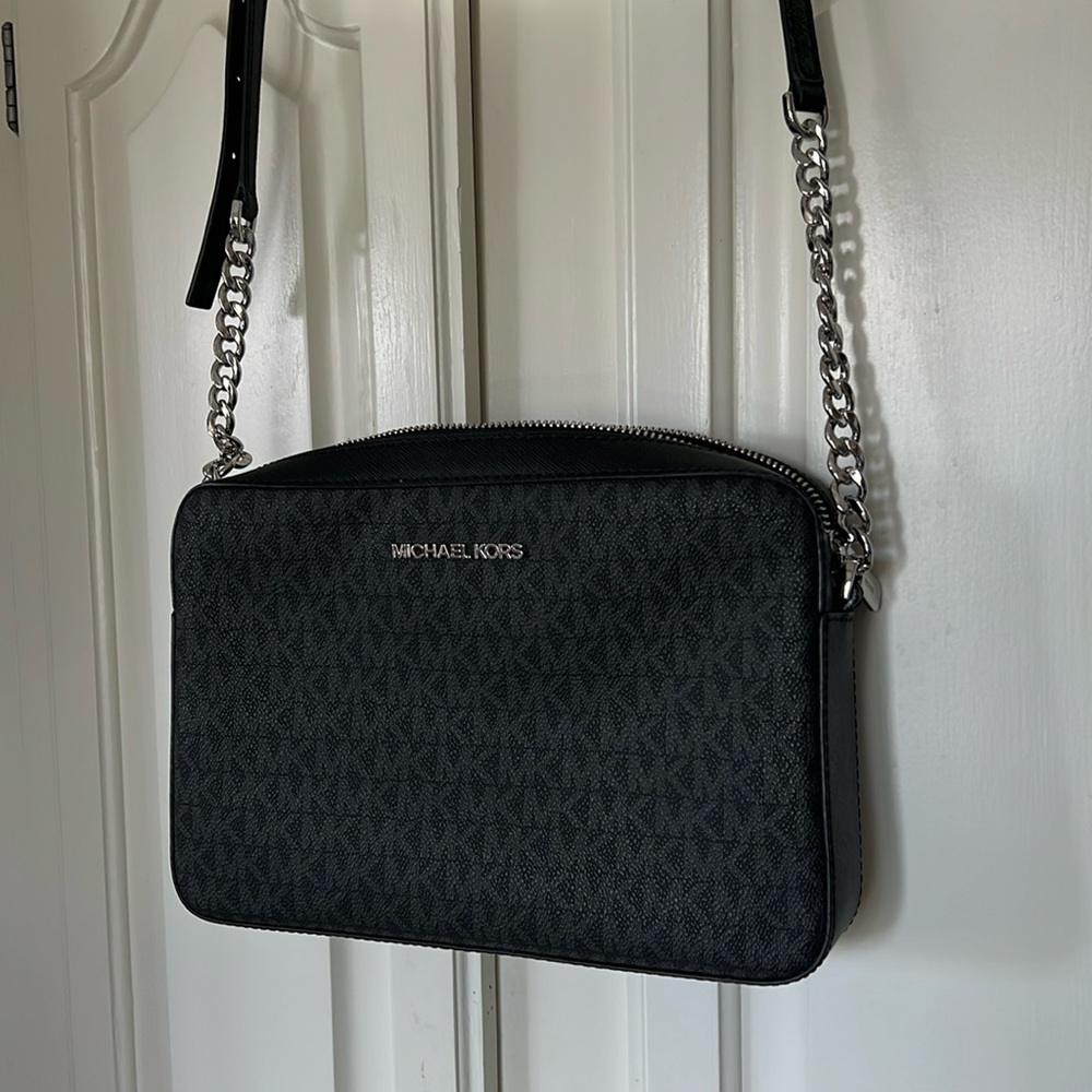 Michael Kors leather crossbody bag EUC